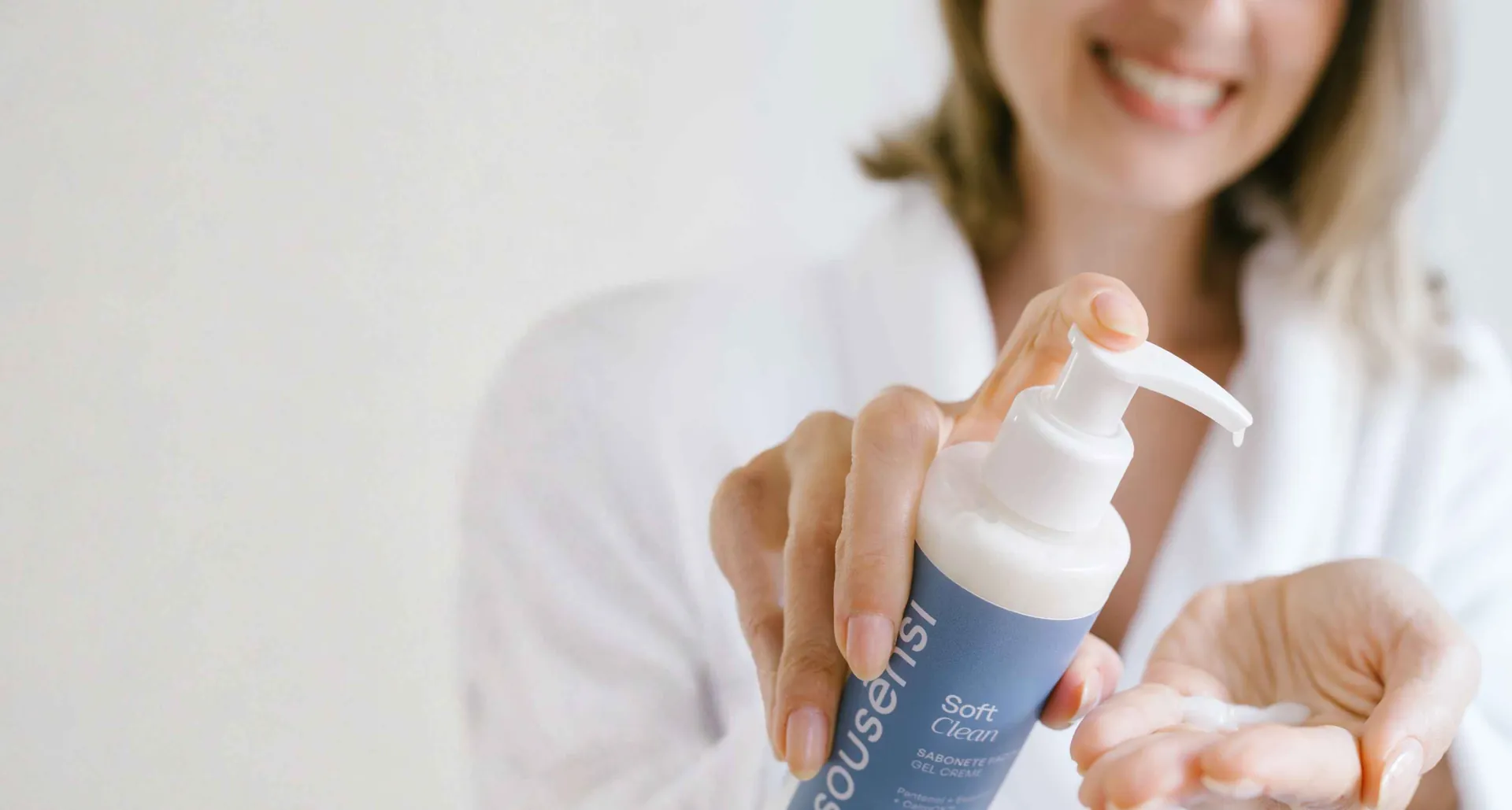 Sabonete facial Soft Clean Sousènsi em gel creme para pele sensível